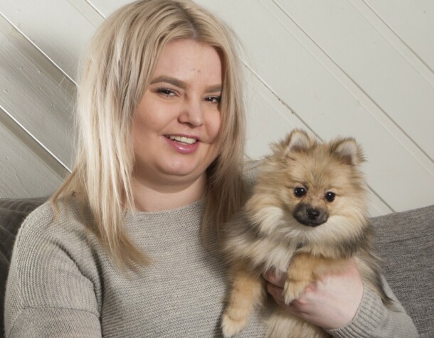 FIRBEINT SJARMØR: Sarah og familien finner glede i selskapet til lille Balder. FIRBEINT SJARMØR: Sarah og familien finner glede i selskapet til lille Balder.