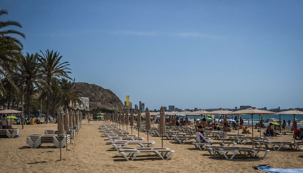 STILLE: Heller ikke på Alicantes strender er det mye folk. Turismen i byen ligger fortsatt brakk. Foto: Embla Hjort-Larsen/ Dagbladet STILLE: Heller ikke på Alicantes strender er det mye folk. Turismen i byen ligger fortsatt brakk. Foto: Embla Hjort-Larsen/ Dagbladet