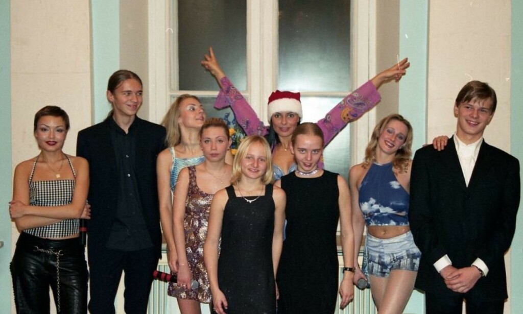 BEKREFTET: Den russiske popgruppa Strelki har bekreftet at bildet er autentisk. De hevder derimot at de ikke visste at det var Putins døtre de spilte for. Foto: Sergej Pugatsjov BEKREFTET: Den russiske popgruppa Strelki har bekreftet at bildet er autentisk. De hevder derimot at de ikke visste at det var Putins døtre de spilte for. Foto: Sergej Pugatsjov