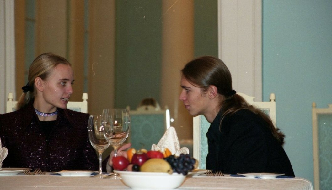UVANLIG: Russlands president har hegnet godt om privatlivet til familien. Derfor er de nye bildene unike. Her er Maria fotografert med en av Pugatsjovs sønner. Foto: Sergej Pugatsjov UVANLIG: Russlands president har hegnet godt om privatlivet til familien. Derfor er de nye bildene unike. Her er Maria fotografert med en av Pugatsjovs sønner. Foto: Sergej Pugatsjov