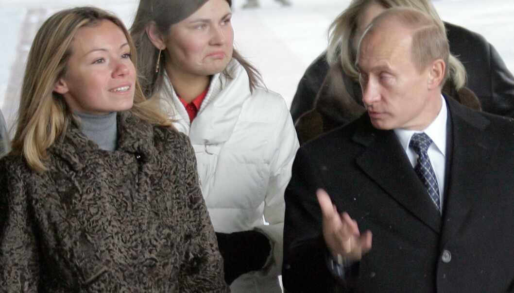 STORESØSTER: Maria Putina med faren Vladimir Putin i Moskva i 2007. Hun er gift med den nederlandske forretningsmannen Jorrit Faassen. Foto: AFP PHOTO / ALEXANDER NEMENOV / NTB Scanpix STORESØSTER: Maria Putina med faren Vladimir Putin i Moskva i 2007. Hun er gift med den nederlandske forretningsmannen Jorrit Faassen. Foto: AFP PHOTO / ALEXANDER NEMENOV / NTB Scanpix