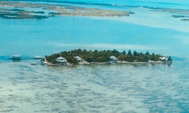 TROPEPARADIS: Cayo Espanto er en øy utenfor kysten av Belize i Det karibiske hav. Også her tilbys full utleie til privatpersoner - såfremt man kan bla opp pengene. Foto: Mike's Birds / Creative Commons TROPEPARADIS: Cayo Espanto er en øy utenfor kysten av Belize i Det karibiske hav. Også her tilbys full utleie til privatpersoner - såfremt man kan bla opp pengene. Foto: Mike's Birds / Creative Commons