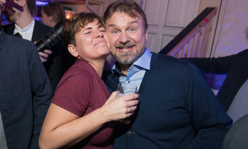 FÅR BYGGE: Halvor Sveen vant «Farmen» i 2017. Nå får han endelig bygge hytta. Her er han fotografert med Eunike Hoksrød på finalefesten. Foto: Espen Solli / TV2 / NTB scanpix FÅR BYGGE: Halvor Sveen vant «Farmen» i 2017. Nå får han endelig bygge hytta. Her er han fotografert med Eunike Hoksrød på finalefesten. Foto: Espen Solli / TV2 / NTB scanpix