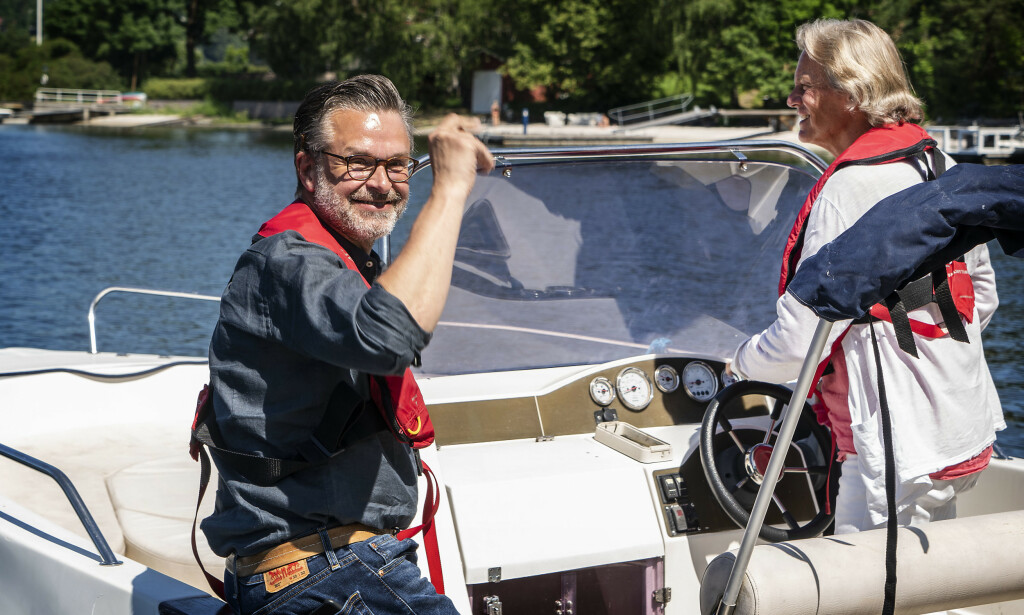 AVSKJED: Lars Boje Madsen ankom torsdag og dro hjem torsdag - fraktet til Flytoget med båten til Magnussen på Nesøya. Foto: Hans Arne Vedlog / Dagbladet AVSKJED: Lars Boje Madsen ankom torsdag og dro hjem torsdag - fraktet til Flytoget med båten til Magnussen på Nesøya. Foto: Hans Arne Vedlog / Dagbladet