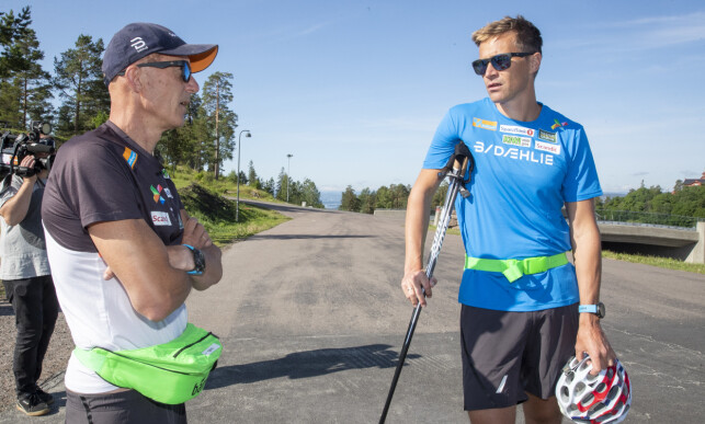 FORNØYD: Hovedtrener Ole Morten Iversen (t.v.) er meget fornøyd med at Ola Vigen Hattestad er på plass i som hans nye kollega allerede nå. Foto: Terje Pedersen / NTB scanpix FORNØYD: Hovedtrener Ole Morten Iversen (t.v.) er meget fornøyd med at Ola Vigen Hattestad er på plass i som hans nye kollega allerede nå. Foto: Terje Pedersen / NTB scanpix