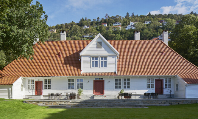 SKJERMET: Kjetil Smørås opplyser at både privatpersoner og bedrifter har latt seg lokke av sin egen «smittevernsone» når de har booket hele Villa Terminus. Foto: Åke E:son Lindman SKJERMET: Kjetil Smørås opplyser at både privatpersoner og bedrifter har latt seg lokke av sin egen «smittevernsone» når de har booket hele Villa Terminus. Foto: Åke E:son Lindman