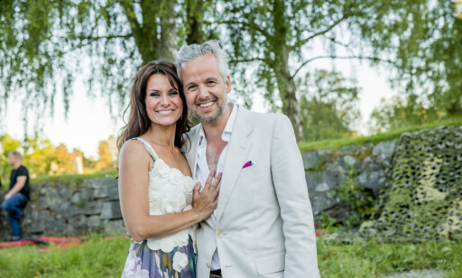 STORT SAVN: Ari Behn ledet Allsang på Grensen med Katrine Moholt i 2015. Savnet har vært stort for programlederen. Foto: Dagbladet. STORT SAVN: Ari Behn ledet Allsang på Grensen med Katrine Moholt i 2015. Savnet har vært stort for programlederen. Foto: Dagbladet.