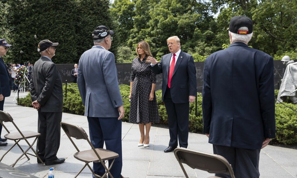 WASHINGTON: President Donald Trump og førstedame Melania Trump snakker med krigsveteraner torsdag 25. juni. Foto: AP WASHINGTON: President Donald Trump og førstedame Melania Trump snakker med krigsveteraner torsdag 25. juni. Foto: AP
