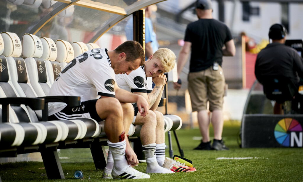 GRUNN TIL Å DEPPE: Rosenborgs Even Hovland (tv) og Edvard Tagseth henger med hodene etter tapet for Bodø/Glimt. Det kostet dem en trener. Det vil koste dem sesongen også.a Foto: Ole Martin Wold / NTB scanpix GRUNN TIL Å DEPPE: Rosenborgs Even Hovland (tv) og Edvard Tagseth henger med hodene etter tapet for Bodø/Glimt. Det kostet dem en trener. Det vil koste dem sesongen også.a Foto: Ole Martin Wold / NTB scanpix