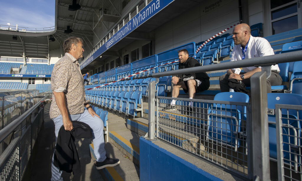 AKTUELL: Åge Hareide i dialog med Eirik Horneland og RBKs sportssjef Mikael Dorsin så sent som for et par uker siden, da Rosenborg møtte Molde i Molde. Nå er mannen til venstre på tribunen borte. Hareide kan ta over, tror flere. Foto: NTB scanpix AKTUELL: Åge Hareide i dialog med Eirik Horneland og RBKs sportssjef Mikael Dorsin så sent som for et par uker siden, da Rosenborg møtte Molde i Molde. Nå er mannen til venstre på tribunen borte. Hareide kan ta over, tror flere. Foto: NTB scanpix
