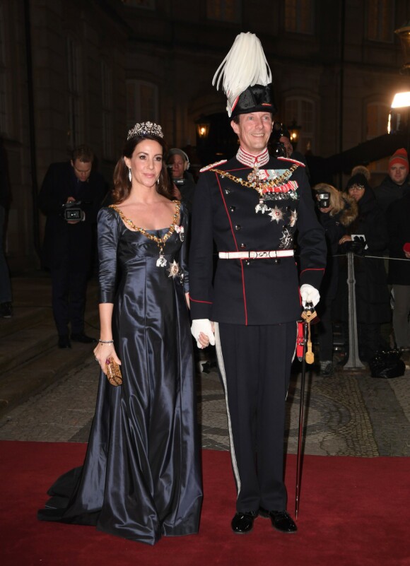 DANMARKS BEST BETALTE SOLDAT: Det ble tidlig nevnt at prins Joachim kom til å bli Danmarks best betalte soldat som følge av apanasjen sin på rundt 3,8 millioner danske kroner. Her avbildet med kona prinsesse Marie tidligere i år. Foto: NTB Scanpix DANMARKS BEST BETALTE SOLDAT: Det ble tidlig nevnt at prins Joachim kom til å bli Danmarks best betalte soldat som følge av apanasjen sin på rundt 3,8 millioner danske kroner. Her avbildet med kona prinsesse Marie tidligere i år. Foto: NTB Scanpix