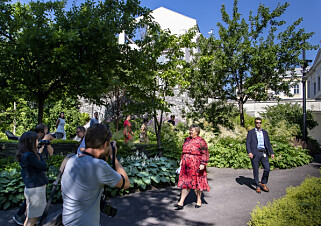 ERNAS HAGE: Solberg holder sin halvårlige pressekonferanse i hagen utenfor statsministerboligen. Foto: Lars Eivind Bones ERNAS HAGE: Solberg holder sin halvårlige pressekonferanse i hagen utenfor statsministerboligen. Foto: Lars Eivind Bones