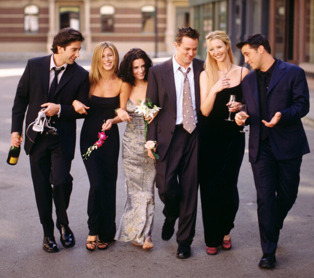 GJENFORENES: «Friends»-skuespillerne planlegger gjenforening. Her avbildet sammen i 2002. Foto: NTB scanpix GJENFORENES: «Friends»-skuespillerne planlegger gjenforening. Her avbildet sammen i 2002. Foto: NTB scanpix