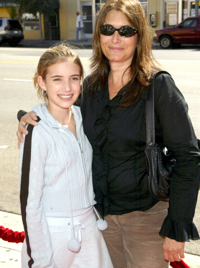 MOR OG DATTER: Det finnes svært få bilder av Emma Roberts og mora Kelly Cunningham på røde løpere sammen. Her er de imidlertid avbildet i 2004 under en filmpremiere i Los Angeles. Foto: NTB Scanpix MOR OG DATTER: Det finnes svært få bilder av Emma Roberts og mora Kelly Cunningham på røde løpere sammen. Her er de imidlertid avbildet i 2004 under en filmpremiere i Los Angeles. Foto: NTB Scanpix