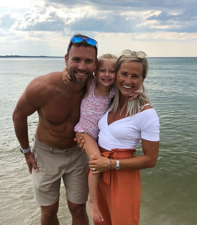 NYTT KAPITTEL: Inger og Ian Houghton, kjent som gründere og treningsbloggere i Dubai, forlot emiratet til fordel for Norge. Her er de fotografert med dattera Kaia. Foto: Privat NYTT KAPITTEL: Inger og Ian Houghton, kjent som gründere og treningsbloggere i Dubai, forlot emiratet til fordel for Norge. Her er de fotografert med dattera Kaia. Foto: Privat