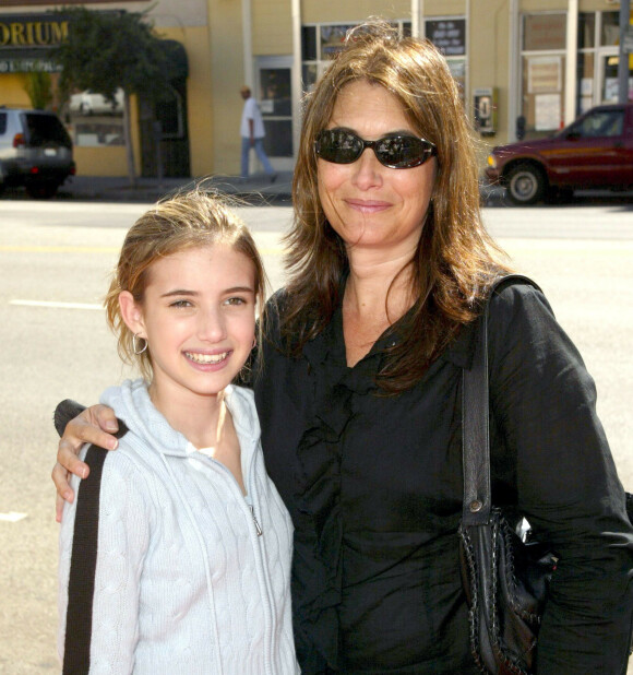 MOR OG DATTER: Det finnes svært få bilder av Emma Roberts og mora Kelly Cunningham på røde løpere sammen. Her er de imidlertid avbildet i 2004 under en filmpremiere i Los Angeles. Foto: NTB Scanpix MOR OG DATTER: Det finnes svært få bilder av Emma Roberts og mora Kelly Cunningham på røde løpere sammen. Her er de imidlertid avbildet i 2004 under en filmpremiere i Los Angeles. Foto: NTB Scanpix