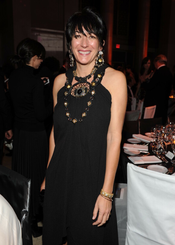 NØKKELPERSON: Ghislaine Maxwell har blitt utpekt som en av Jeffrey Epsteins nøkkelpersoner. Nå er hun som sunket i jorden. Her under et veldedighetsarrangement i 2010. Foto: NTB Scanpix NØKKELPERSON: Ghislaine Maxwell har blitt utpekt som en av Jeffrey Epsteins nøkkelpersoner. Nå er hun som sunket i jorden. Her under et veldedighetsarrangement i 2010. Foto: NTB Scanpix