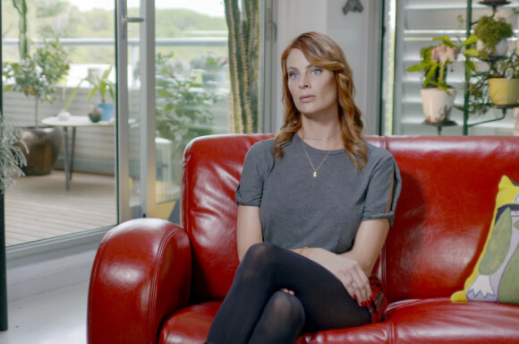 HARDT UT: Sarah Ransome er blant de som deltar i Netflix-dokumentaren om Epstein. Hun hevder hun ble voldtatt i dagevis. Hun sier også at Epstein og Maxwell ikke var et par. Foto: Netflix HARDT UT: Sarah Ransome er blant de som deltar i Netflix-dokumentaren om Epstein. Hun hevder hun ble voldtatt i dagevis. Hun sier også at Epstein og Maxwell ikke var et par. Foto: Netflix