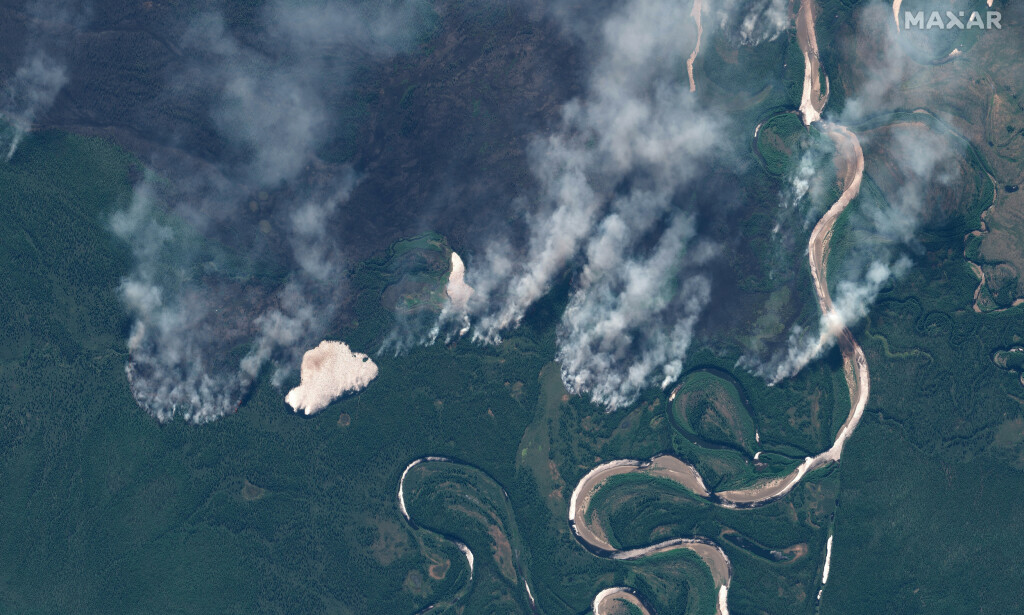 FLAMMEHAV: Enorme skogbranner herjer i Sibir. Foto: Maxar Technologies / Reuters / NTB Scanpix FLAMMEHAV: Enorme skogbranner herjer i Sibir. Foto: Maxar Technologies / Reuters / NTB Scanpix