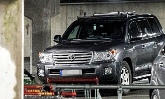 BEREDSKAP: En av polititroppen Deltas sivile biler sto parkert ved utgangen til parkeringsgarasjen på Mortensrud. Foto: Øistein Norum Monsen / Dagbladet BEREDSKAP: En av polititroppen Deltas sivile biler sto parkert ved utgangen til parkeringsgarasjen på Mortensrud. Foto: Øistein Norum Monsen / Dagbladet