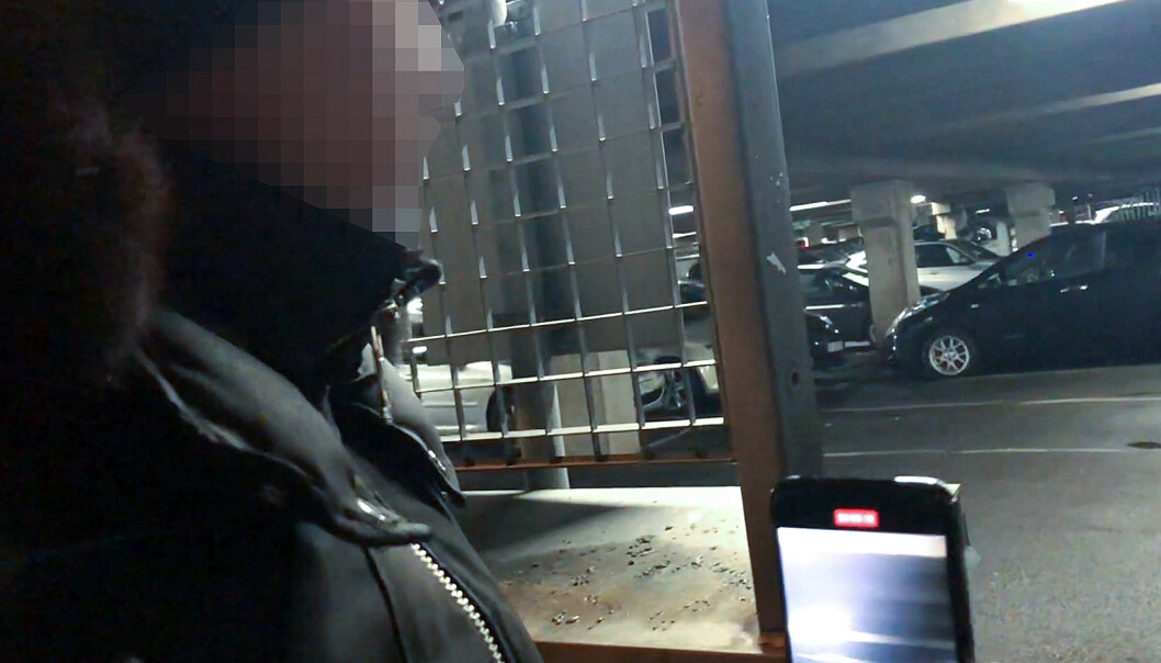 FILMET: «Yasser» filmet hendelsen i garasjen med mobilen. Foto: Øistein Norum Monsen / Dagbladet FILMET: «Yasser» filmet hendelsen i garasjen med mobilen. Foto: Øistein Norum Monsen / Dagbladet