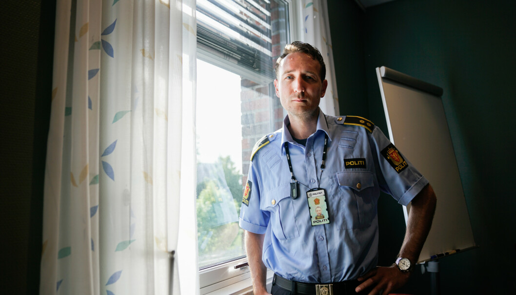 KJENNER OMRÅDET: Hans Magnus Gjerlaug jobbber i forebyggende avdeling på Manglerud politistasjon. Foto: Øistein Norum Monsen/Dagbladet KJENNER OMRÅDET: Hans Magnus Gjerlaug jobbber i forebyggende avdeling på Manglerud politistasjon. Foto: Øistein Norum Monsen/Dagbladet