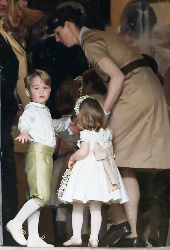 PASSET PÅ: Barnepike Maria Borrallo med det royale søskenparet George og Charlotte under tante Pippa Middletons bryllup i 2017. FOTO: NTB scanpix PASSET PÅ: Barnepike Maria Borrallo med det royale søskenparet George og Charlotte under tante Pippa Middletons bryllup i 2017. FOTO: NTB scanpix
