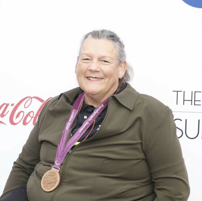 HELT: Madsen var et multitalent, med deltakelse i Paralympics i flere grener. Her under en feiring av amerikanske medaljevinnere i 2019. Foto: NTB scanpix HELT: Madsen var et multitalent, med deltakelse i Paralympics i flere grener. Her under en feiring av amerikanske medaljevinnere i 2019. Foto: NTB scanpix