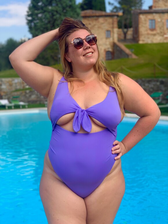 SMIL TIL FOTOGRAFEN: Å ta bilder av deg selv i badetøy, kun til eget bruk - er en fin øvelse å bli vant til hvordan kroppen ser ut, mener Wilde. Foto: Privat SMIL TIL FOTOGRAFEN: Å ta bilder av deg selv i badetøy, kun til eget bruk - er en fin øvelse å bli vant til hvordan kroppen ser ut, mener Wilde. Foto: Privat
