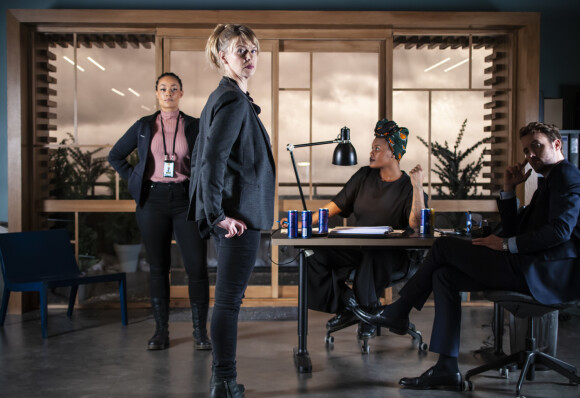 LIVSTID: Victoria Woll (Tone Mostraum) og resten av etterforskningsteamet - som portretteres av skuespillerne Iselin Shumba, Mattis Herman Nyquist og Judy Karanja er en såkalt «happy noir». Premiere i september. FOTO: NRK LIVSTID: Victoria Woll (Tone Mostraum) og resten av etterforskningsteamet - som portretteres av skuespillerne Iselin Shumba, Mattis Herman Nyquist og Judy Karanja er en såkalt «happy noir». Premiere i september. FOTO: NRK