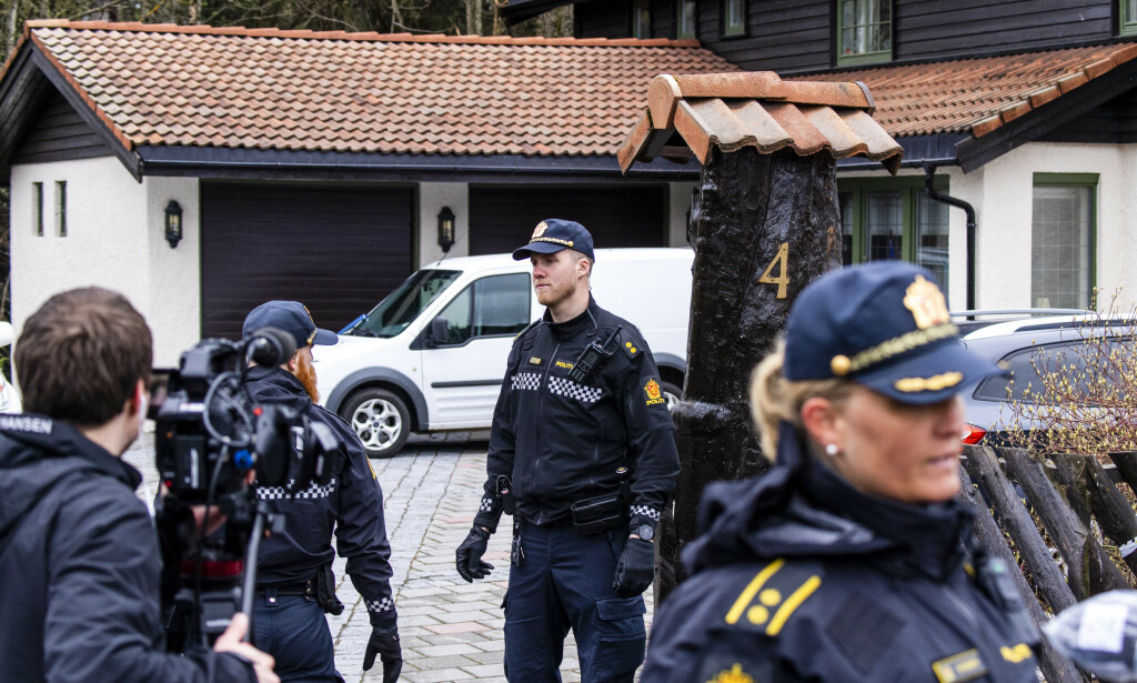 SPERRET AV: Politiet startet undersøkelser i Tom Hagens bolig samme dag som han ble arrestert. Foto: Lars Eivind Bones / Dagbladet SPERRET AV: Politiet startet undersøkelser i Tom Hagens bolig samme dag som han ble arrestert. Foto: Lars Eivind Bones / Dagbladet