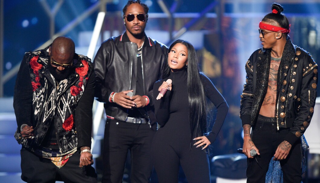 VILLE PÅSTANDER: Artisten August Alsina (t.h) hevder han har hatt en affære med Jada Pinkett Smith. Her fotografert under American Music Awards sammen med Rick Ross, Future og Nicki Minaj. Foto: NTB Scanpix VILLE PÅSTANDER: Artisten August Alsina (t.h) hevder han har hatt en affære med Jada Pinkett Smith. Her fotografert under American Music Awards sammen med Rick Ross, Future og Nicki Minaj. Foto: NTB Scanpix