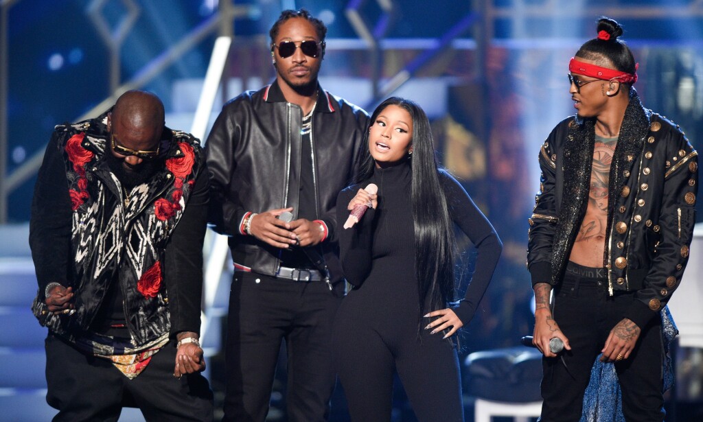VILLE PÅSTANDER: Artisten August Alsina (t.h) hevder han har hatt en affære med Jada Pinkett Smith. Her fotografert under American Music Awards sammen med Rick Ross, Future og Nicki Minaj. Foto: NTB Scanpix VILLE PÅSTANDER: Artisten August Alsina (t.h) hevder han har hatt en affære med Jada Pinkett Smith. Her fotografert under American Music Awards sammen med Rick Ross, Future og Nicki Minaj. Foto: NTB Scanpix