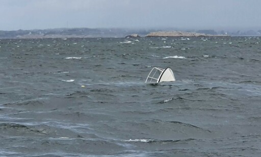 SNART SLUKT AV HAVET: 11 ble reddet i dramatisk redningsaksjon. Foto: Redningsselskapet/Horn Stayer SNART SLUKT AV HAVET: 11 ble reddet i dramatisk redningsaksjon. Foto: Redningsselskapet/Horn Stayer