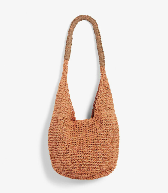 Oransje (kr 300, Kappahl). Oransje (kr 300, Kappahl).