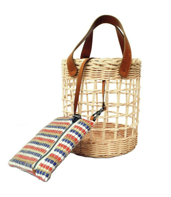 Med ekstra clutch(kr 2850, Maria La Rosa). Med ekstra clutch(kr 2850, Maria La Rosa).