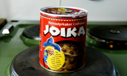 JOIKA-KAKER: Skjalg Fjellheim og Nordlys måtte krype til korset, og be om unnskyld da de mente Joika-kake debatten var krenkelseshysteri. Foto: Alexander Nordahl / Dagbladet JOIKA-KAKER: Skjalg Fjellheim og Nordlys måtte krype til korset, og be om unnskyld da de mente Joika-kake debatten var krenkelseshysteri. Foto: Alexander Nordahl / Dagbladet