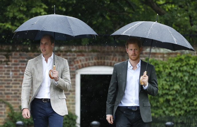 ANSTRENGT?: Ifølge opplysninger i en ny bok skal prins William ha vært irritert over brorens pengebruk i forbindelse med bryllupet hans i mai 2018. Foto: NTB Scanpix ANSTRENGT?: Ifølge opplysninger i en ny bok skal prins William ha vært irritert over brorens pengebruk i forbindelse med bryllupet hans i mai 2018. Foto: NTB Scanpix