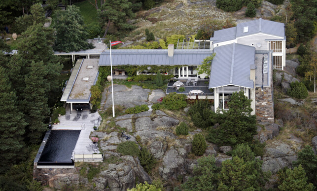 BASSENG: Rundt utendørsbassenget har dronninga samlet familie og venner til selskap år etter år. Foto: NTB Scanpix BASSENG: Rundt utendørsbassenget har dronninga samlet familie og venner til selskap år etter år. Foto: NTB Scanpix