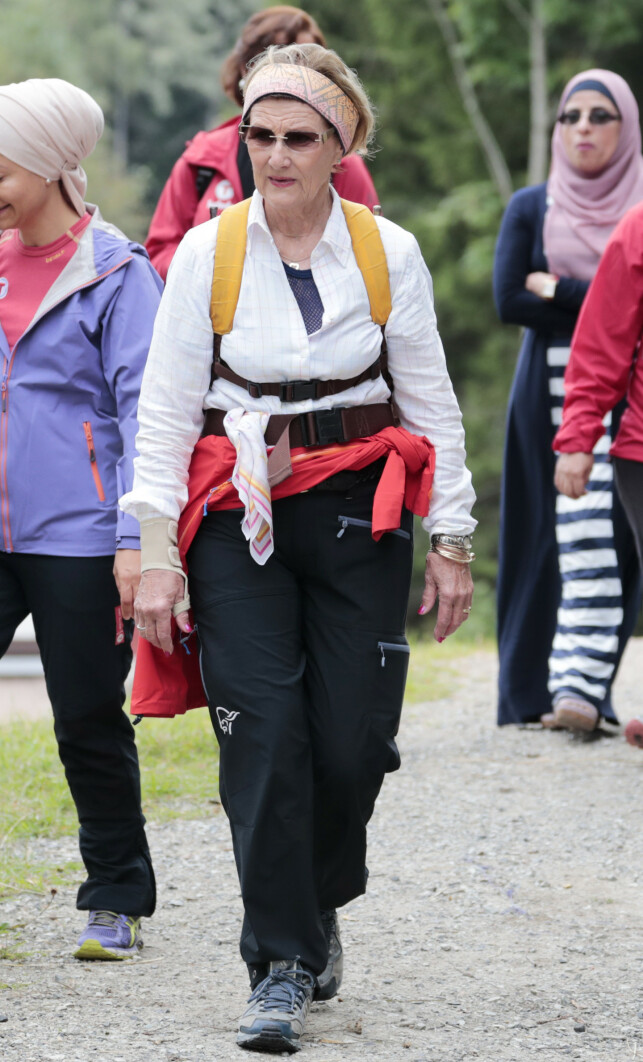 SPREK: Dronning Sonja er ofte å finne på fjellturer i vårt langstrakte land. Foto: NTB Scanpix SPREK: Dronning Sonja er ofte å finne på fjellturer i vårt langstrakte land. Foto: NTB Scanpix