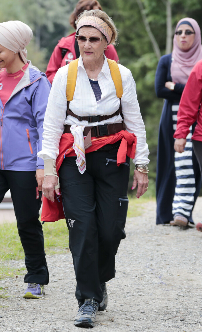 SPREK: Dronning Sonja er ofte å finne på fjellturer i vårt langstrakte land. Foto: NTB Scanpix SPREK: Dronning Sonja er ofte å finne på fjellturer i vårt langstrakte land. Foto: NTB Scanpix
