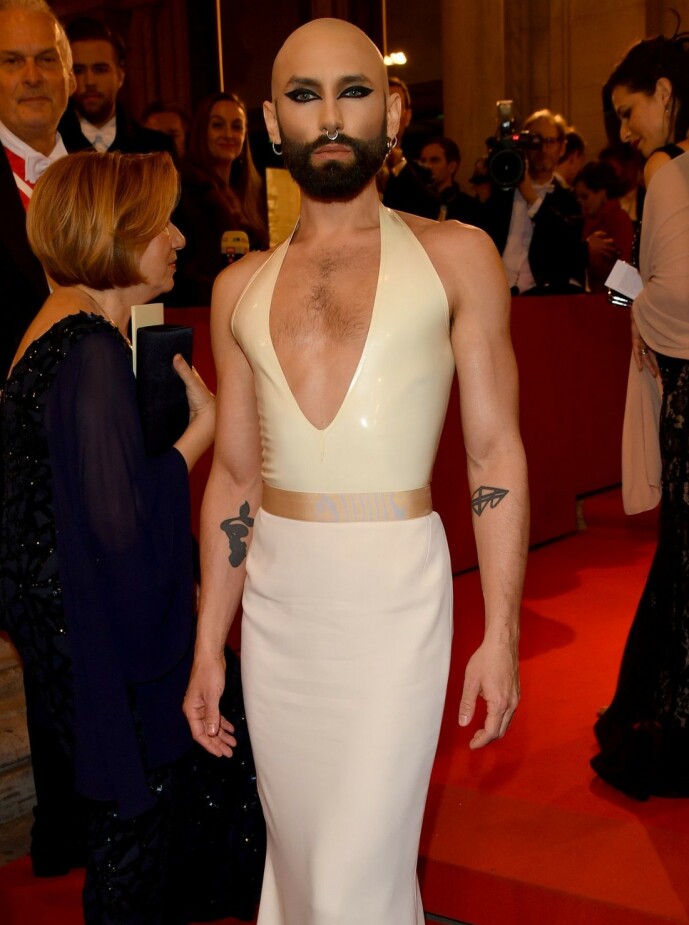 BARBERT: Conchita overrasket stort da han dukket opp på ball med barbert hode. Foto: NTB Scanpix BARBERT: Conchita overrasket stort da han dukket opp på ball med barbert hode. Foto: NTB Scanpix