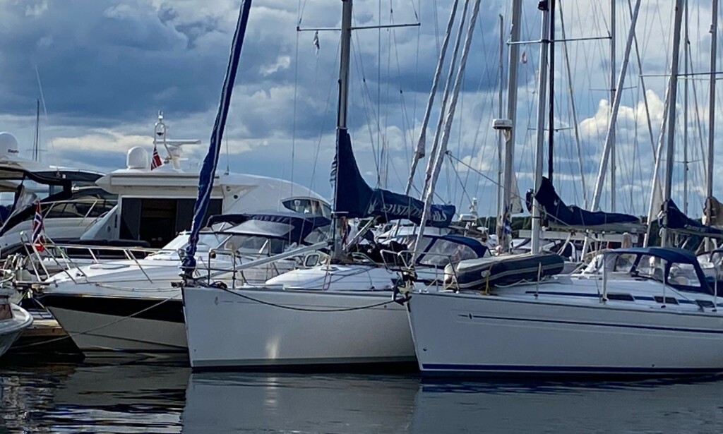 TILLATES: I Tønsberg, som ligger i samme fylke, ligger båtene utenpå hverandre. Bildet er tatt lørdag 04.07. Foto: Vidar Espegard TILLATES: I Tønsberg, som ligger i samme fylke, ligger båtene utenpå hverandre. Bildet er tatt lørdag 04.07. Foto: Vidar Espegard