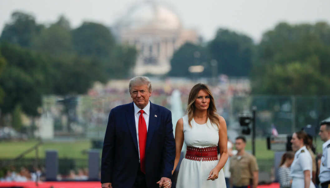 <strong>MARKERING:</strong> Presidenten og førstedamen går tilbake til Det hvite hus etter presidentens tale og det militære flyshowet. Foto: REUTERS/Carlos Barria <strong>MARKERING:</strong> Presidenten og førstedamen går tilbake til Det hvite hus etter presidentens tale og det militære flyshowet. Foto: REUTERS/Carlos Barria