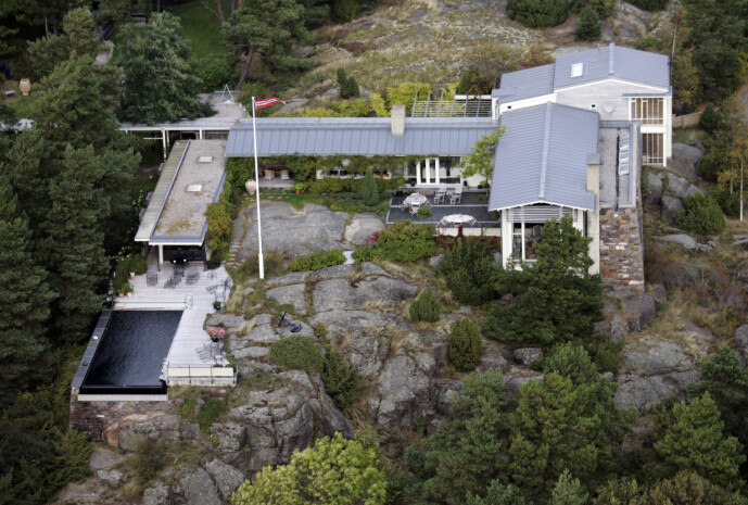BASSENG: Rundt utendørsbassenget har dronninga samlet familie og venner til selskap år etter år. Foto: NTB Scanpix BASSENG: Rundt utendørsbassenget har dronninga samlet familie og venner til selskap år etter år. Foto: NTB Scanpix