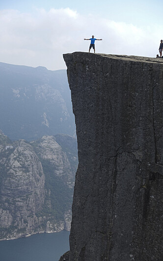 ALLE SPØR OM PREIKESTOLEN: Over 250 000 turgåere gikk opp til fjellplatået på nordsiden av Lysefjorden i fjor. Mission Impossible-filmen med Tom Cruise i disse omgivelsene i Rogaland har ikke dempet interessen. Foto: Marianne Løvland, NTB Scanpix ALLE SPØR OM PREIKESTOLEN: Over 250 000 turgåere gikk opp til fjellplatået på nordsiden av Lysefjorden i fjor. Mission Impossible-filmen med Tom Cruise i disse omgivelsene i Rogaland har ikke dempet interessen. Foto: Marianne Løvland, NTB Scanpix