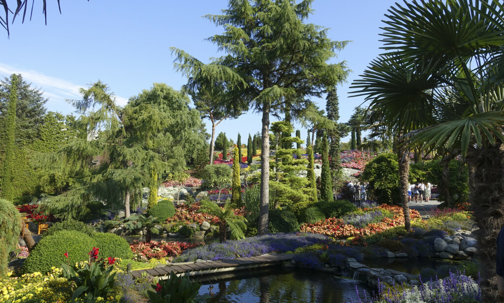 BOTANISK PERLE: Hageanlegget Flor og Fjære ligger på øya Sør-Hidle i Ryfylke er en av attraksjonene i Rogaland norske turister spør om på hotell i Stavanger. Foto: Marianne Løvland, NTB Scanpix. BOTANISK PERLE: Hageanlegget Flor og Fjære ligger på øya Sør-Hidle i Ryfylke er en av attraksjonene i Rogaland norske turister spør om på hotell i Stavanger. Foto: Marianne Løvland, NTB Scanpix.