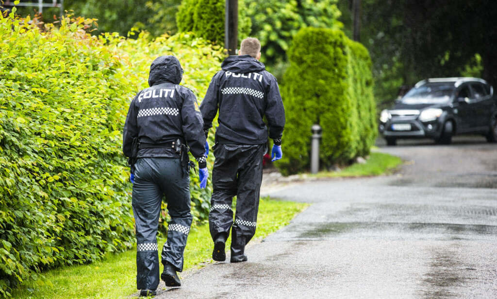 SØKTE: Politiet søkte søndag i området rundt huset til Sandefjords ordfører Bjørn Ole Gleditsch. Foto: Trond Reidar Teigen / NTB scanpix. SØKTE: Politiet søkte søndag i området rundt huset til Sandefjords ordfører Bjørn Ole Gleditsch. Foto: Trond Reidar Teigen / NTB scanpix.