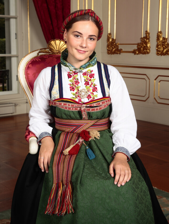 BLIR ELEV VED VIDEREGÅENDE SKOLE: Prinsesse Ingrid Alexandra skal begynne på Elvebakken videregående skole som befinner seg på Grünerløkka i Oslo. Foto: Lise Åserud / NTB scanpix BLIR ELEV VED VIDEREGÅENDE SKOLE: Prinsesse Ingrid Alexandra skal begynne på Elvebakken videregående skole som befinner seg på Grünerløkka i Oslo. Foto: Lise Åserud / NTB scanpix