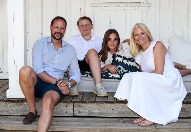 SAMLET: Her er prinsesse Ingrid Alexandra avbildet sammen med familien sin bestående av kronprins Haakon, kronprinsesse Mette-Marit og prins Sverre Magnus i fjor. Foto: Lise Åserud / NTB scanpiX SAMLET: Her er prinsesse Ingrid Alexandra avbildet sammen med familien sin bestående av kronprins Haakon, kronprinsesse Mette-Marit og prins Sverre Magnus i fjor. Foto: Lise Åserud / NTB scanpiX
